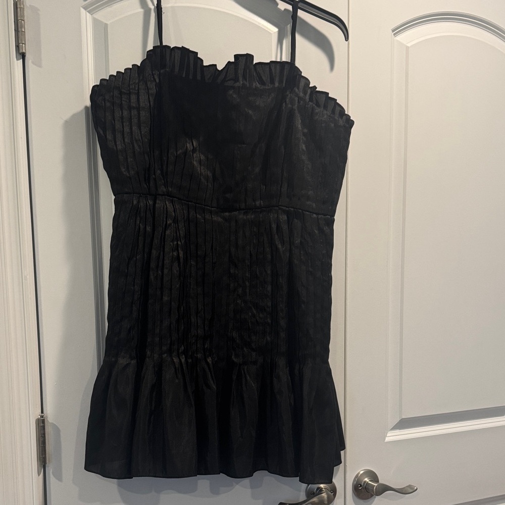 Black cocktail dress. NWT. Purchased at the RE outlet store in NYC. Size 16.